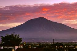 Mesto Malang a hora Bromo. Indonézia. Foto: unsplash.com