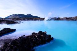 Modrá termálna voda v Blue Lagoon, Island. Foto: unsplash.com