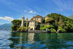 Lago di Como a ostrov s domami. Taliansko. Foto: unsplash.com