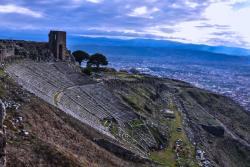 Antické divadlo a mesto Pergamon. Turecko. Foto: unsplash.com