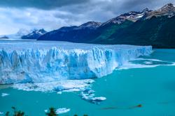 Ľadovec - Perito Moreno - voda a hory - NP Los Glaciares. Argentína. Foto: unsplash.com