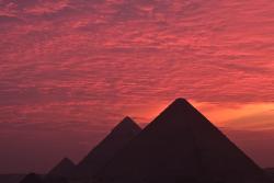 Pyramídy pri západe slnka. Gíza. Egypt. Foto: unsplash.com