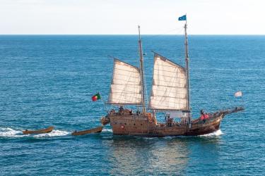 Pirátska loď, Side