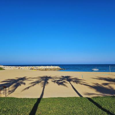 Pohľad na pláž hotela Shangri-la al Bandar, Muscat, Omán