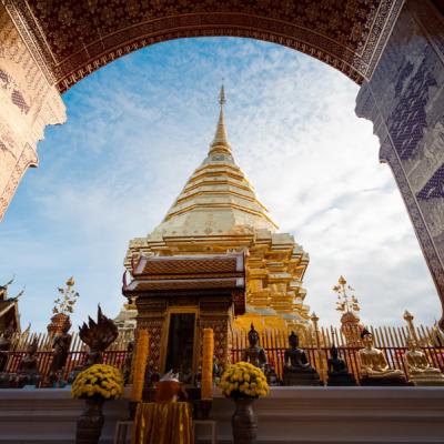 Krásne zdobený chrám Wat Doi Suthep