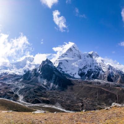 Khumjung vrch a sneh. Himaláje.