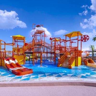 Detský splash park hotela JA Beach. SAE.