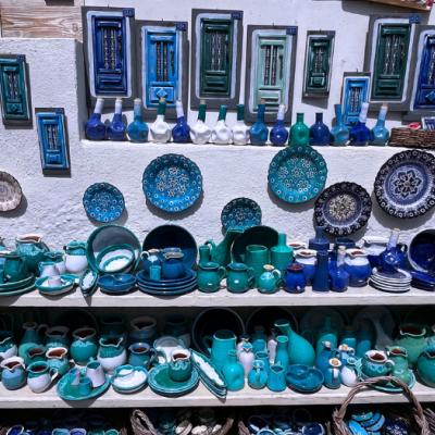 Modrá keramiky - suveníry v Oia. Santorini