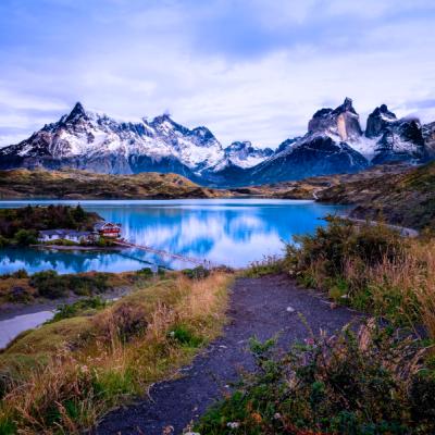 Hory a jazero v NP Torres del Paine. Chile.