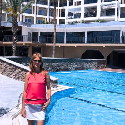 Norika Fedorová pri bazéne hotela Seven Seas Palmeras Bay. Turecko