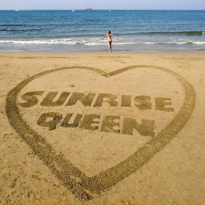 Piesková pláž hotela Sunrise Queen Resort. Turecko