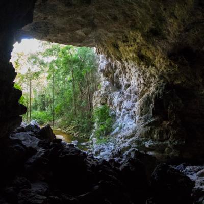 Veľký jaskynný otvor. Belize.