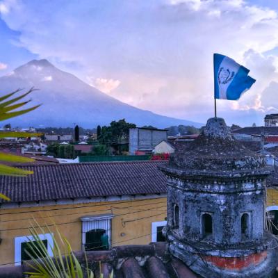 Sopka Agua a mesto Antigua.