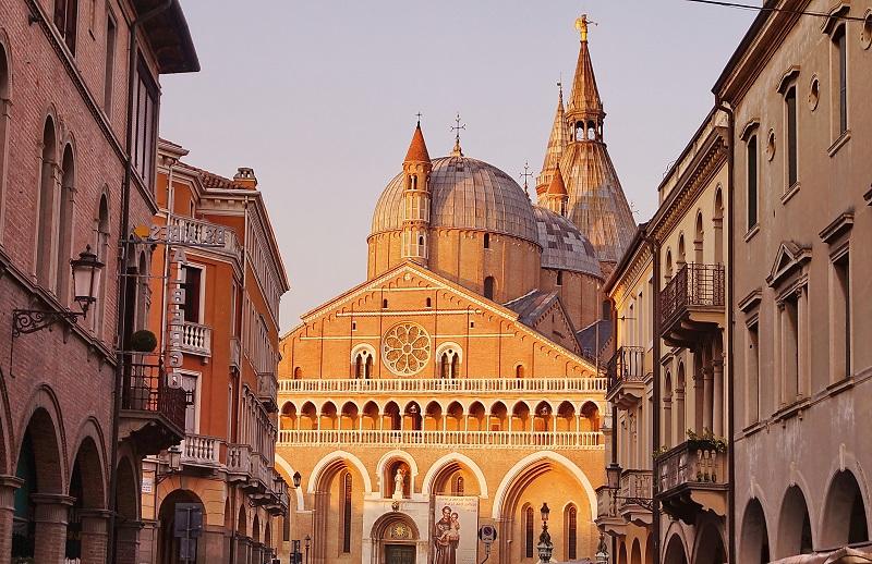 Basilica di Sant Antonio, Taliansko