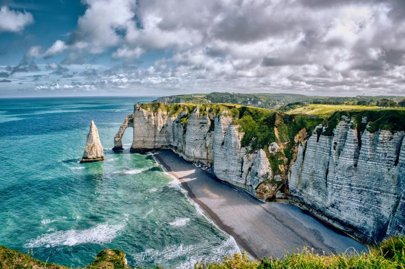 Étretat - pobrežie skál a more. Francúzsko