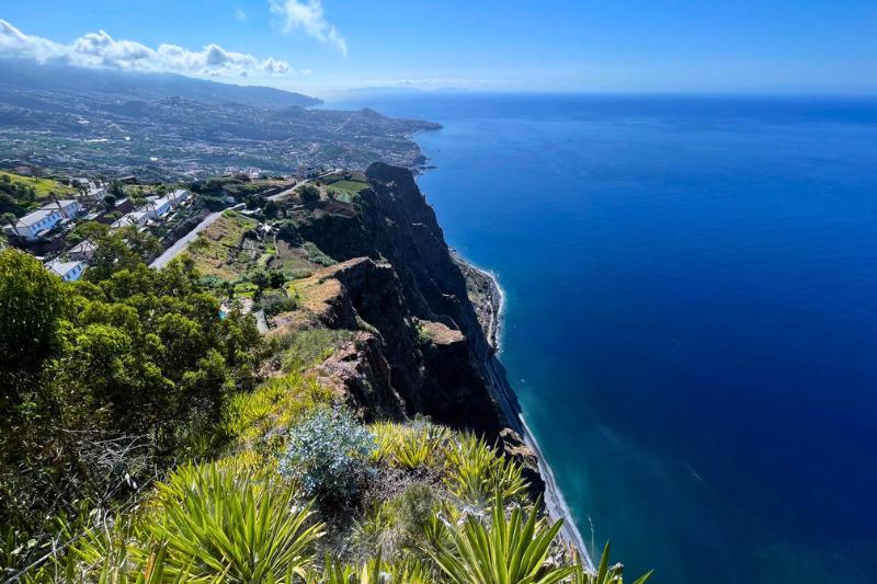 Výhľad z Cabo Girao na pobrežie. Madeira. Foto: Lucia Kulfasová