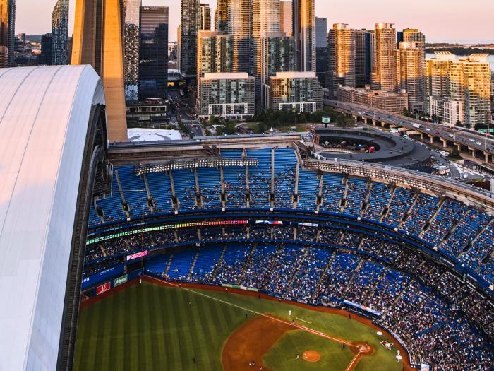 Skydome - štadión v centre mesta. Toronto. Kanada. Foto: unsplash.com