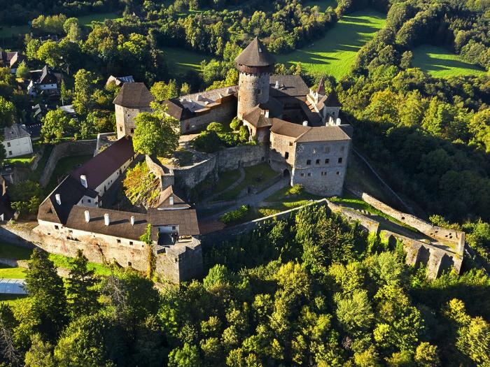 Letecký pohľad na hrad Sovinec. Česko.