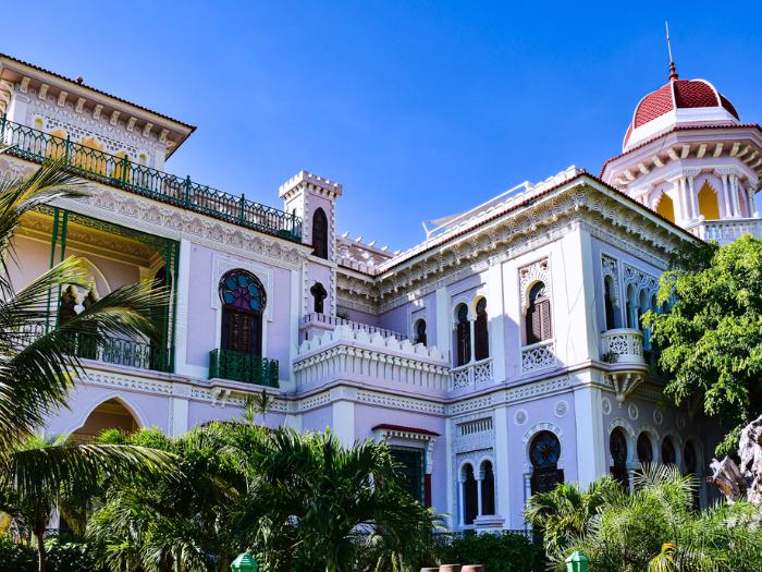 Koloniálna zdobená budova v Cienfuegos, Kuba. Foto: unsplash.com