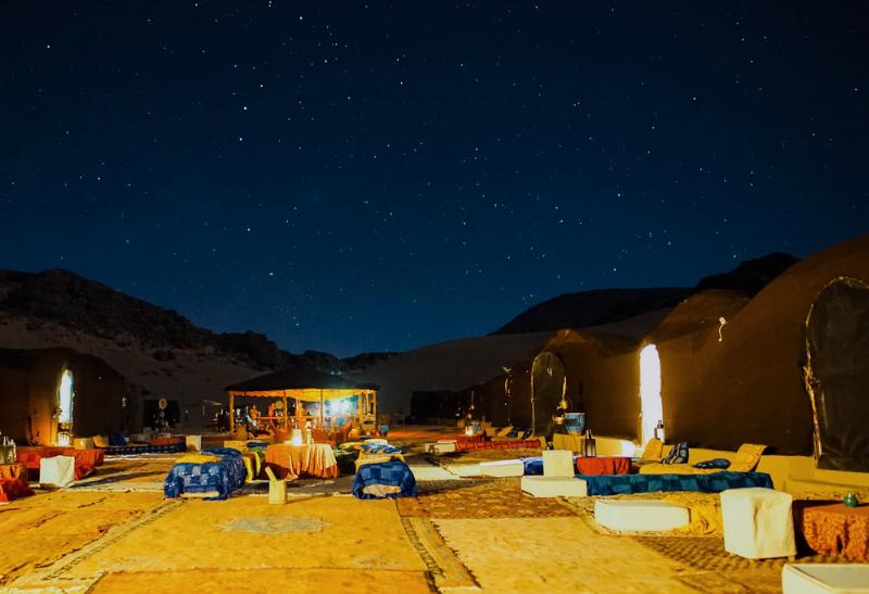 Noc v ománskej púšti a oddych na tropickej pláži