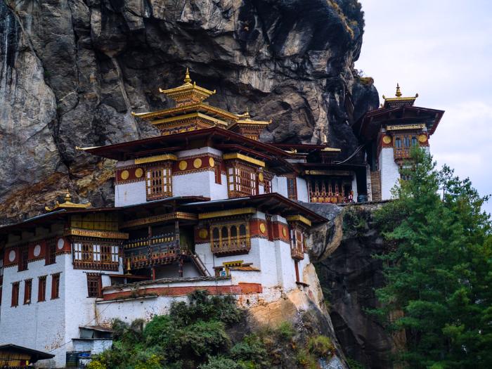 Tigrie hniezdo - kláštor v skalách. Bhután