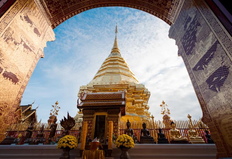 Krásne zdobený chrám Wat Doi Suthep