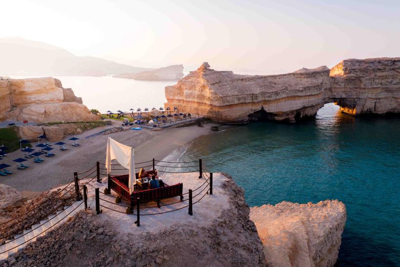 Pohľad na pláž hotela Shangri-la Al Husn, Muscat, Omán