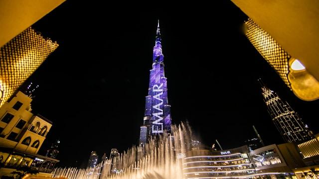 Burj Khalifa v Dubaji a fontána. SAE. Foto: unsplash.com