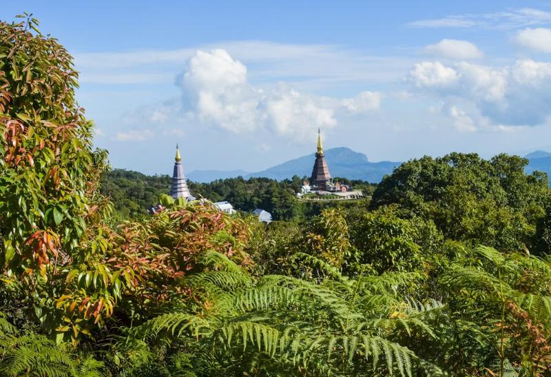 Doi Inthanon - zelená príroda a chrámy.