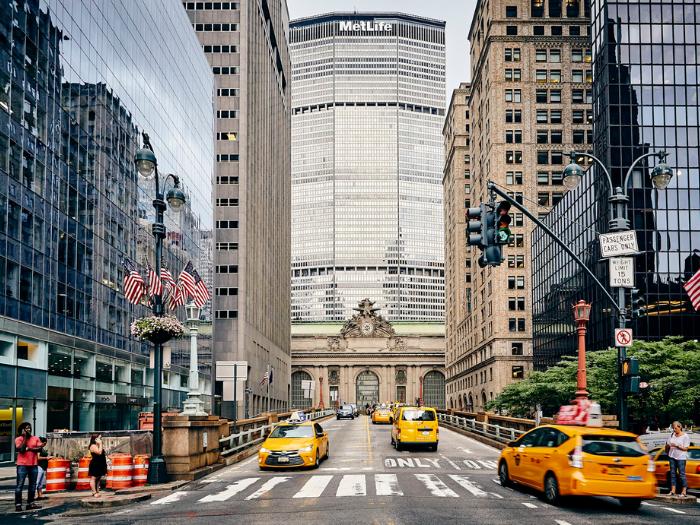 Vlaková stanica Grand Central Terminal v pozadí a mrakodrapy v New Yorku.