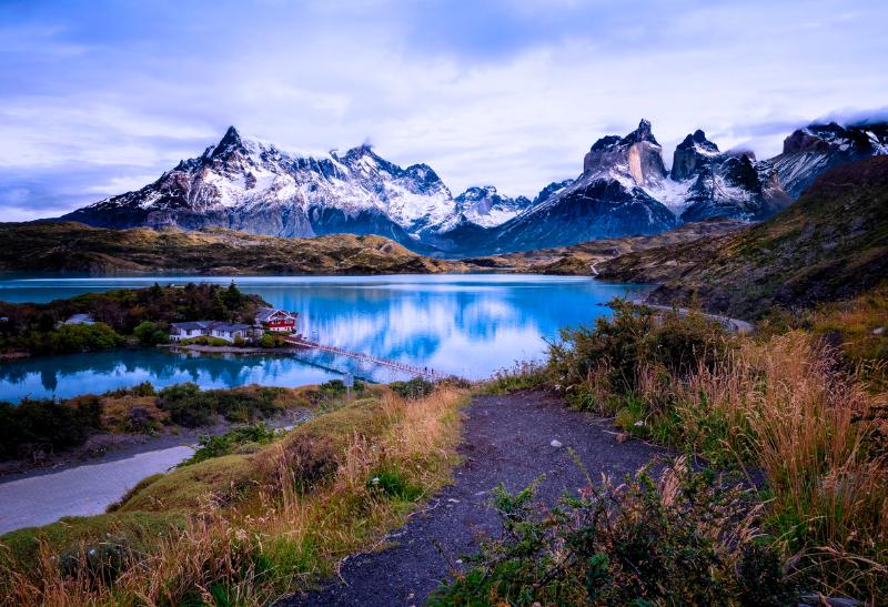 Hory a jazero v NP Torres del Paine. Chile.