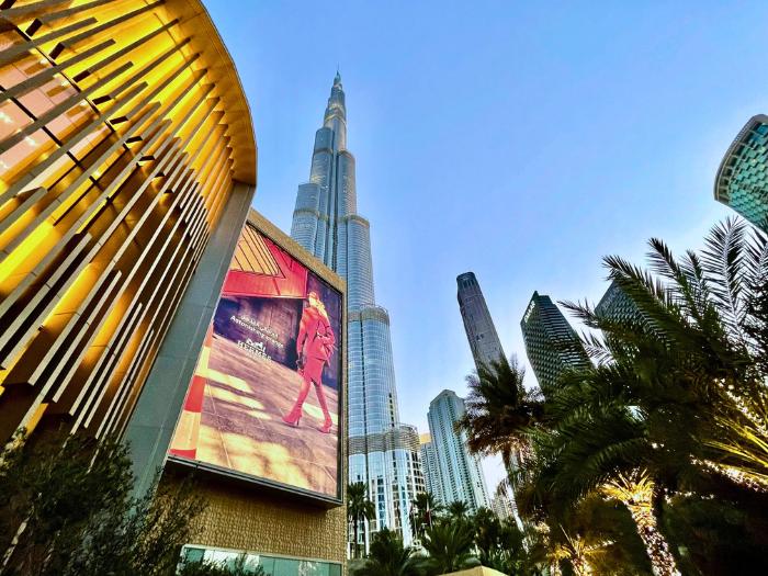 Najvyššia veža sveta a nákupné centrum Dubai Mall.