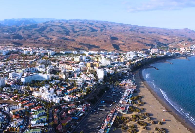 Pláž Playa del Inglés - pobrežie a hotely