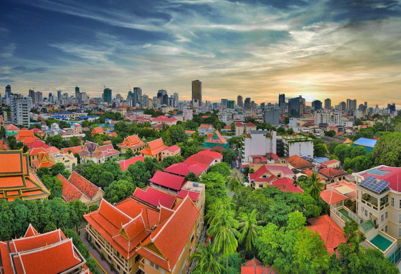 Phnom Penh pri západe slnka Phnom Penh